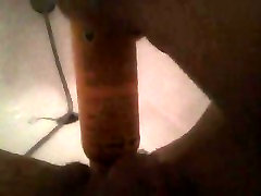 elle s enfile un farting gas dans la chatte