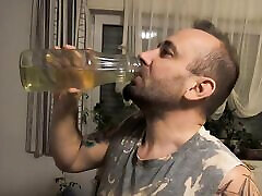 Drinking our own pee from a bottle as tea-pee