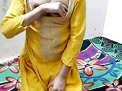 Step sister ki jawani dekh kar chod diya hindi me