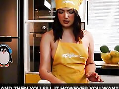 Clara Wellen, Famous trendjizz 33 Influencer, Was Caught Opening the Door Naked for a Motorcycle Courier