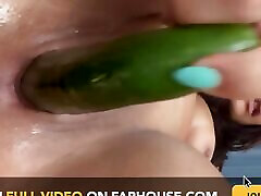 squirting su un cetriolo