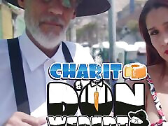 la milf salope de charito mange la banane d&39;un chauffeur de taxi moto honteux