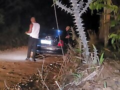 partage dune mom kiss teen boy chaude courte et adolescent avec un étranger bbc dans la rue interracial