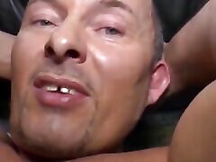 rude włosy duże ciało wytatuowany mamuśki kocha kogut w cipki w usta