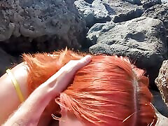 POV: Risky Public Blowjob, My Readhead Girlfriend Sucks My Dick on the Beach dia Ita