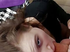 sexe chaud avec une fille luxuriante. sperme sur le cul et fellation dans la cabine dessayage