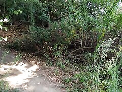 wurde erwischt, als ich ein schönes mädchen im wald fickte dialoge auf italienisch