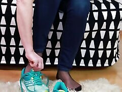 grüne laufschuhe &echte nylons - schuhspiel & socken-tease