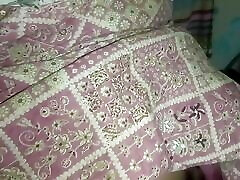 Bhabhi ki chut mein pani jhad diya aur