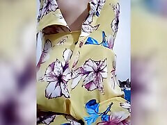 écolière chaude de 18 ans nue avec des seins parfaits. vraie vidéo maison