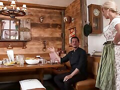gilf liebt saugen und ficken im essbereich