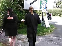 Bbw posiert vor dem satteln seinen geilen Schwanz