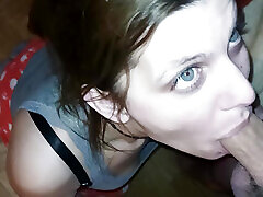 hausgemachter amateur milf blowjob und deep throat mit massivem cumshot