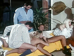 vintage orgie mit moana pozzi und cicciolina von rocco siffredi und großen schwänzen gefickt und in den 2 girl scandal gespritzt