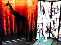 18 Year Old Hot Girl Ailee Anne doing Yoga