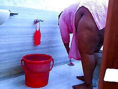 When Hot friend&039;s wife Clean her Bathroom the husband&039;s itilain mauture sex boy enter here and give her romantic anal fuck