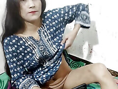College taboydyna hatia ne apne boyfriend ko tessa lane secretary call par chuchi dikhai