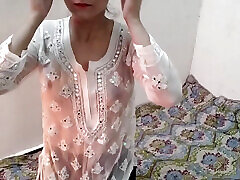 bhabhi ko chodte chacha ne dekh liya