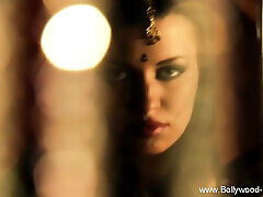 Belly Dancing Brunette babe Rocks