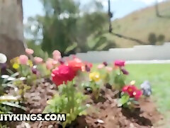 Jessy Jones And Valentina Nappi - james reid xxx Landscaper Loves Big Dick