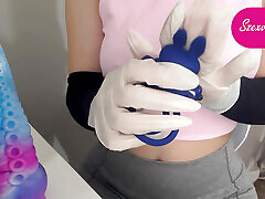 Stepsister masturbates in white medical gloves