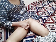Chacha ne jabar dasti步骤妹妹ko choda