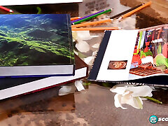 katy prend une pause devoirs pour montrer ses seins