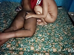 कॉलेज लड़की एक बीएफ घर के लिए आया था और एक और लड़की के साथ इस करने के लिए थाम देखें
