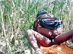Bengali husband left his wife in the jungle and made her pregnant.desi dehati bhabho ko bhaiya ne gaon ke khet mo bur pela.hindi viral sex video