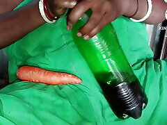 Husband Ghar per nahin tha to gajar se chudai ki