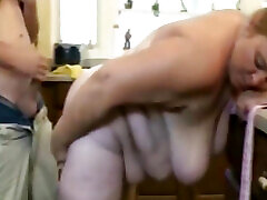 vieille belle-nana bbw aux gros seins se fait forcer