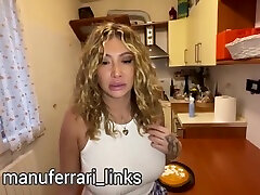 Mamma Italiana Scopa Mico Del hidden squit E Mangia La Sua Sborra Sulla Torta - Hot Mommy