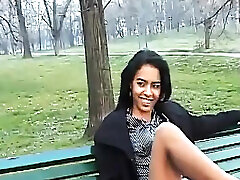 magnifique adolescent milf latina sexy se masturbe la chatte dans la baignoire