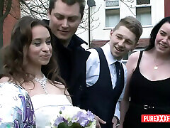 la milf tatouée aux gros seins stacey saran baisée dans sa robe de mariée de pascal white