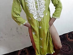 School girl ko jabar dasti doodh daba daba kar pela