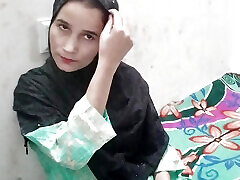 muslimisches mädchen ko paise dekar jabar dasti pela