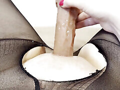geiles luder masturbiert dildo