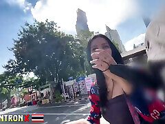 johntronx - dieses zierliche thailändische amateur-babe weiß, wie man ihren perfekten arsch in pov wackelt