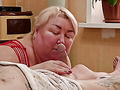Cum-hungry girlfriend drains her balls and swallows cum
