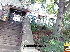 öffentliches deutsches küken im freien hat liebe aus sicht gemacht