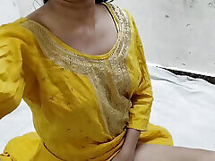 soja hui bhabhi ko jabar dasti doodh daba daba kar pela