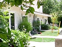 slut ottiene anale in giardino