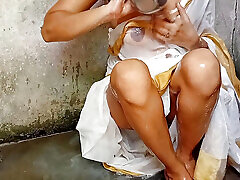 sexy tamil bhabhi avait envie de moi en se baignant