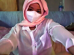 A Cute Petite Hijabi Doing Porn
