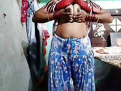 Chudakad bhabhi ko land ki lagi aag bhabhi ne dildo se pani Nikla
