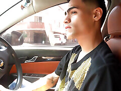 milf baise le adolescent chauffeur de son mari pour se venger de son absence