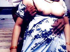usted caliente muskan tetas grandes presionando desi mal
