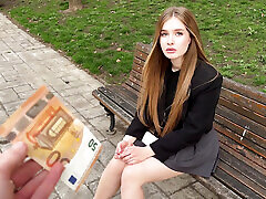 la fille a besoin daide. que feriez-vous dans cette situation?