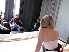 junge heiße frau bereit für 2 stangen - kay