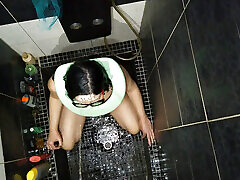 Sexi Wife Taking Enormous Load of Piss on Face
